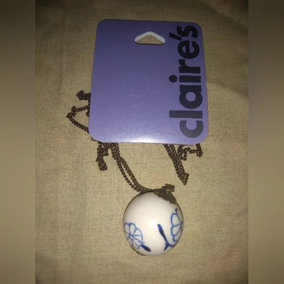 NWTs 4 Pieces of Jewelry, Two Pairs of Earrings, Two Necklaces, Claire's… - Picture 7 of 8